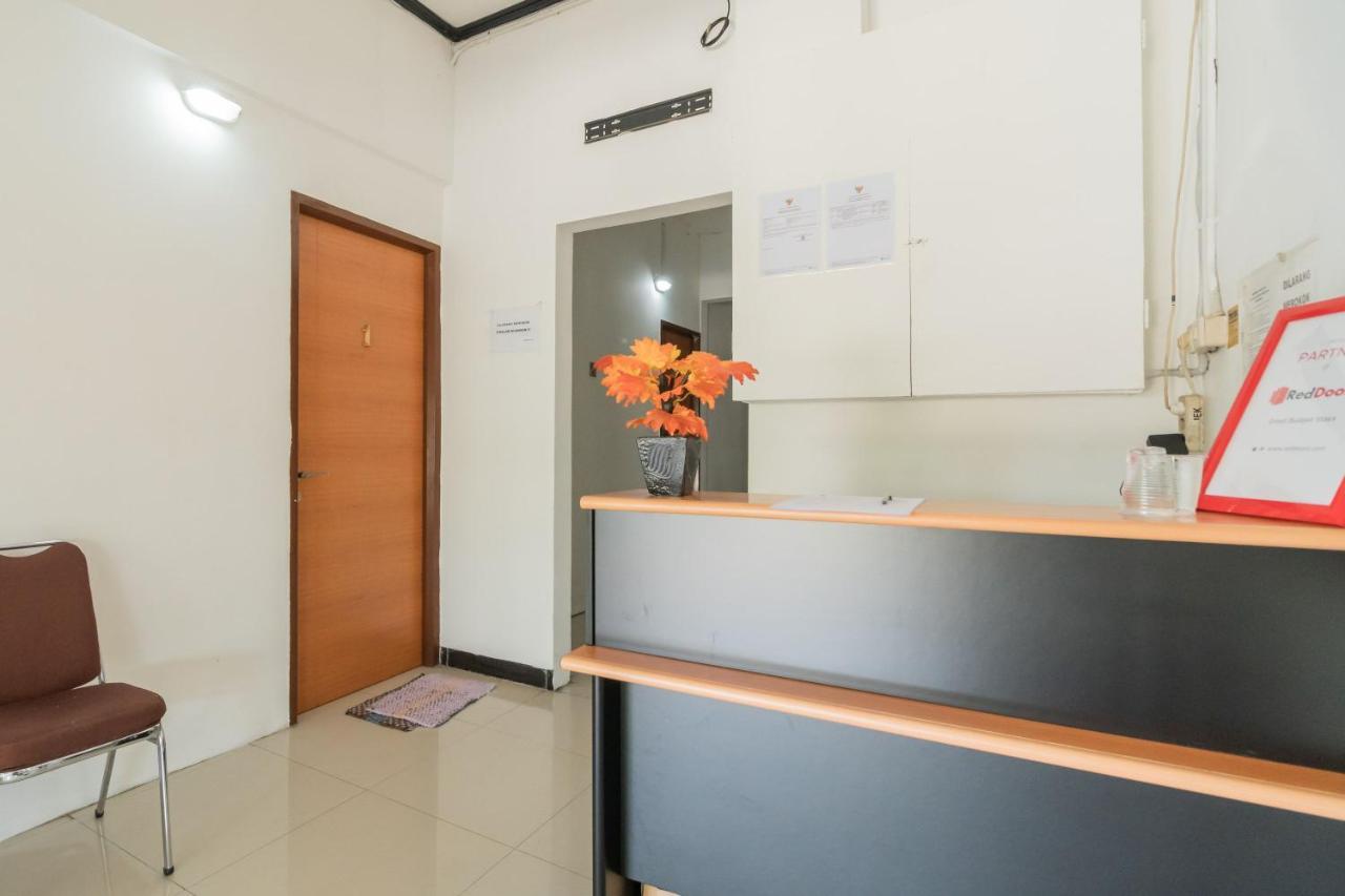 Reddoorz Near Terminal Bubulak Bogor Hotel Exterior foto